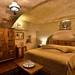 Harman Cave Hotel 3*