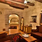 Harman Cave 3*