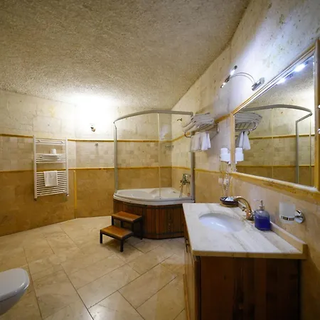 Harman Cave Hotel 2*
