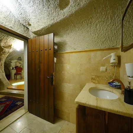 Harman Cave Hotel 2*
