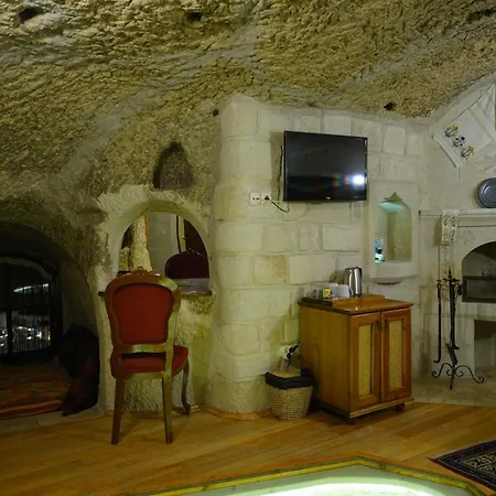 Harman Cave Hotel 2*